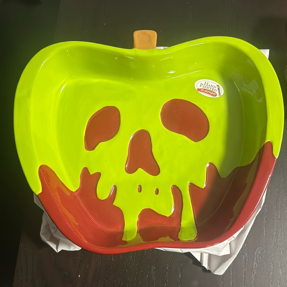 Disney’s Villains Poison Apple Platter- New